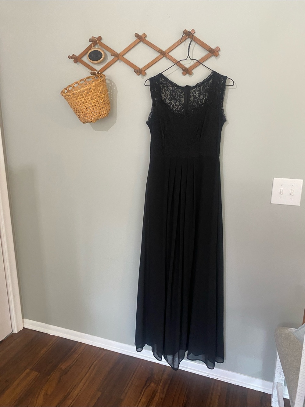 Elegant Black Lace Bodice Maxi Dress